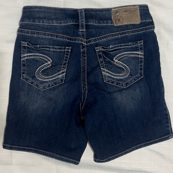 Silver Jeans Suki Medium Blue Mid Denim Shorts Size 26 - Picture 2 of 8